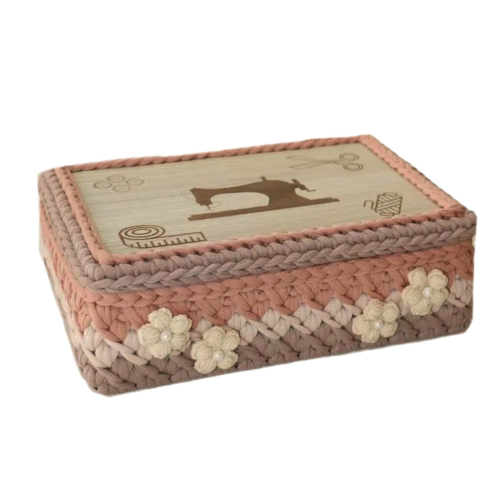 Panier à couture au crochet avec multiples compartiments