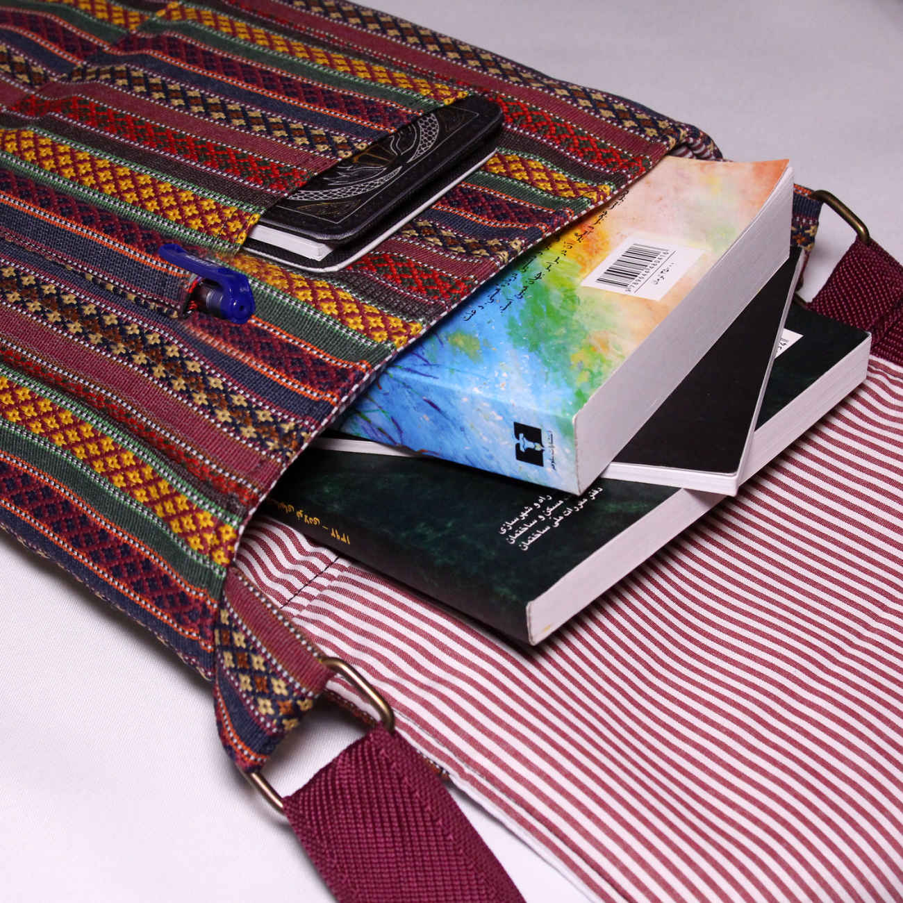 Sac bandoulière traditionnel rayé pour femmes