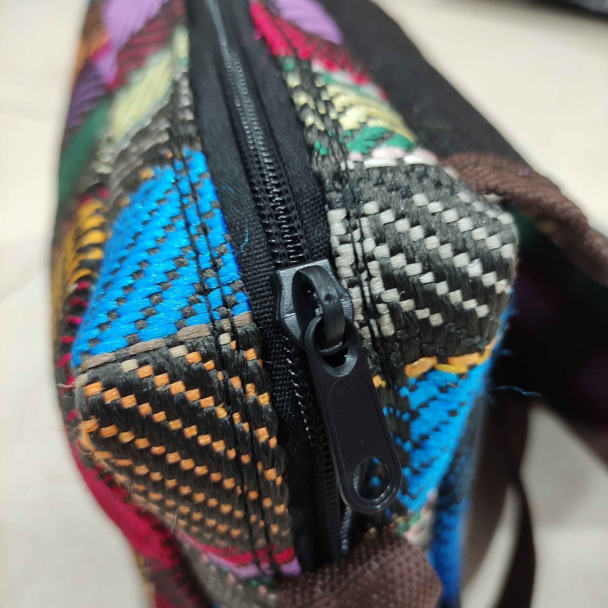 Sac bandoulière Kilim avec un design ethnique authentique à carreaux