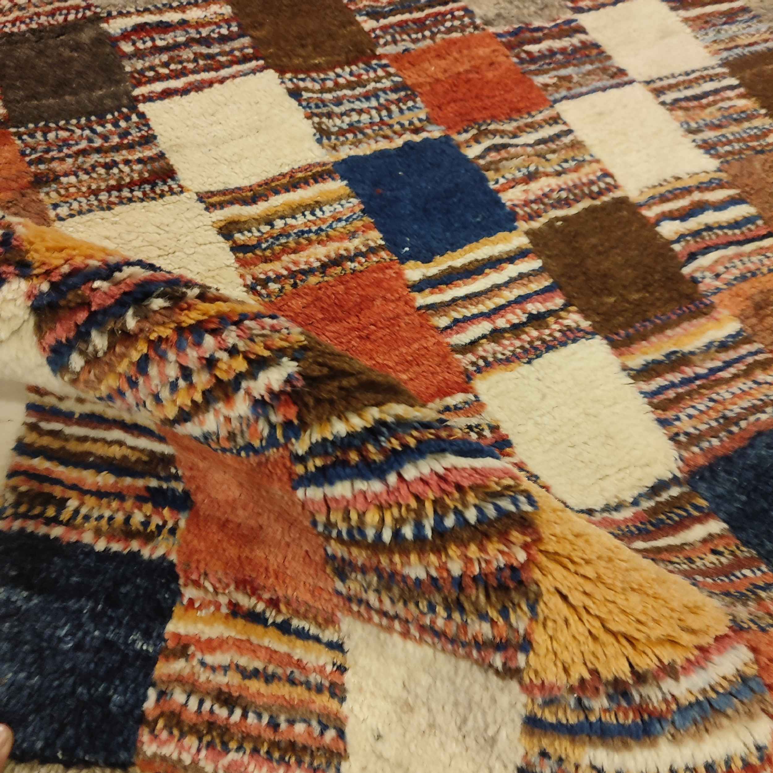 Tapis en laine Gabbeh persan authentique tissé à la main à carreaux