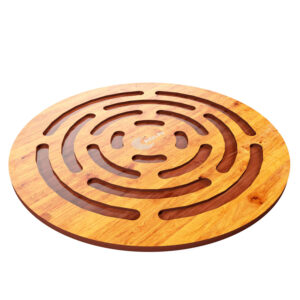 Sous-plat en bois fait main avec design de labyrinthe pour plat chaud