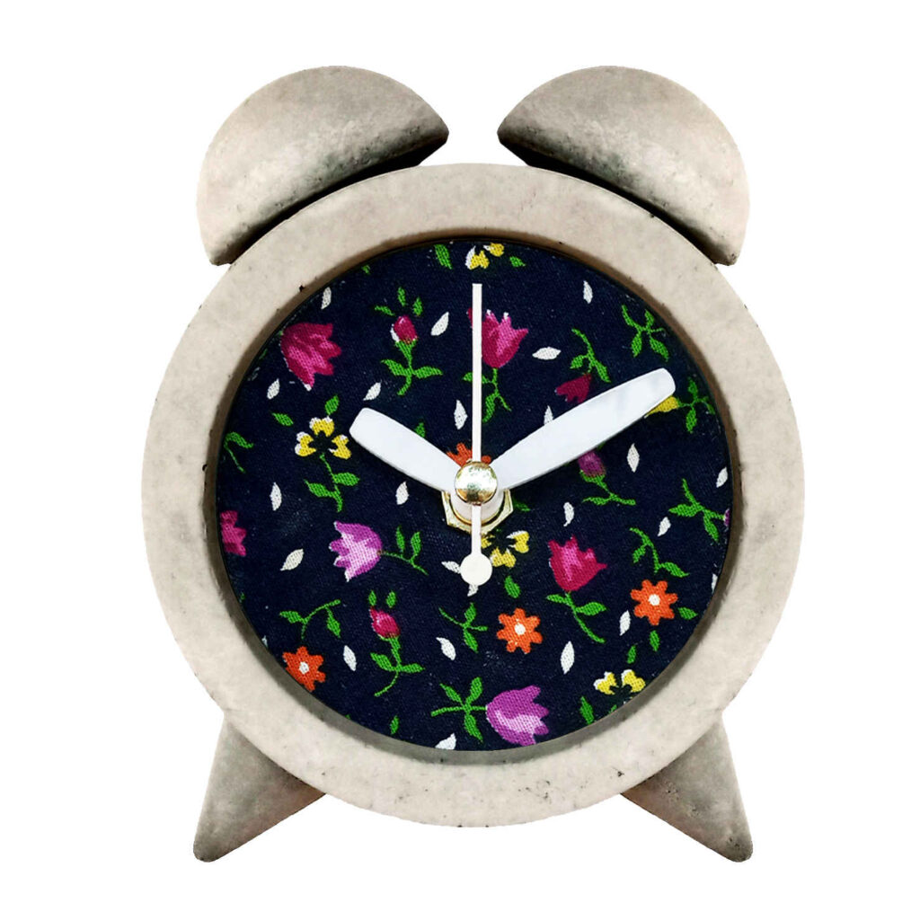 Horloge à Clochettes en Béton Fait Main - Avec Tissu