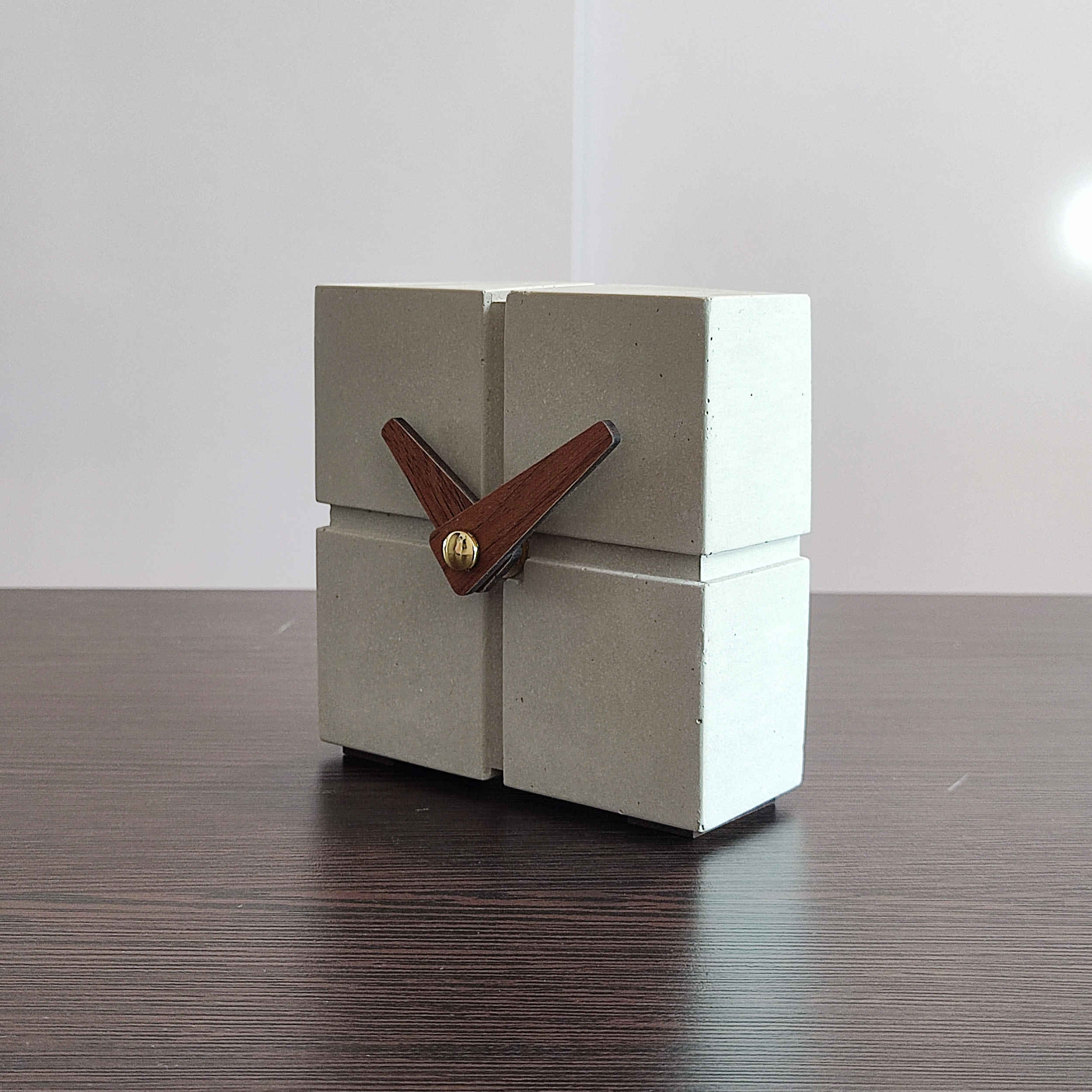 Horloge de bureau en béton fait main – Minimaliste cube