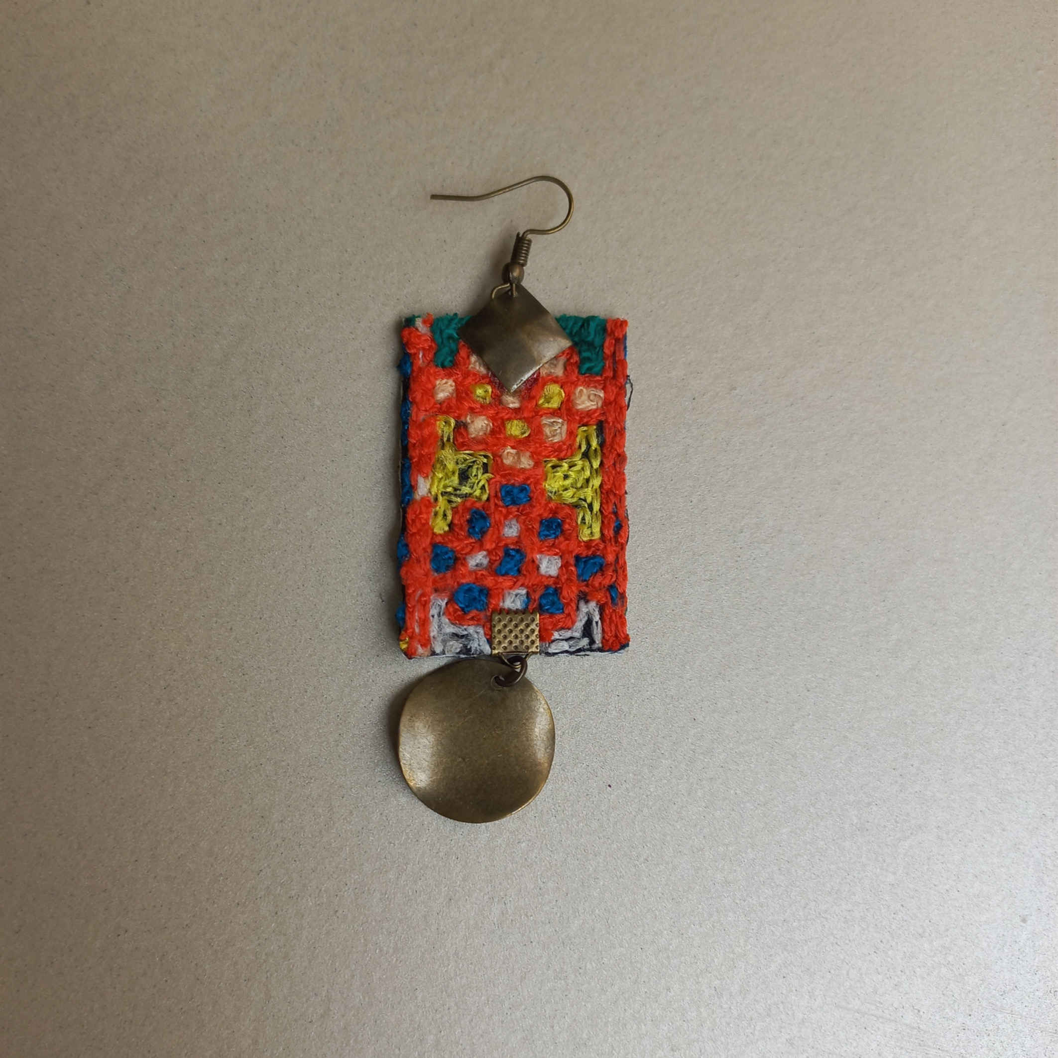 Boucles d’oreilles brodées persanes – Broderie traditionnelle rouge