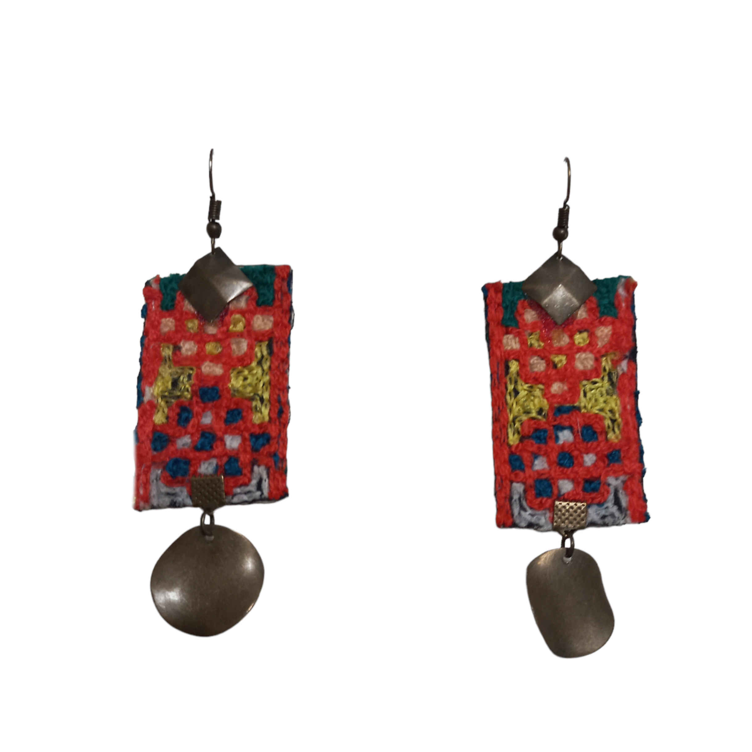 Boucles d’oreilles brodées persanes – Broderie traditionnelle rouge