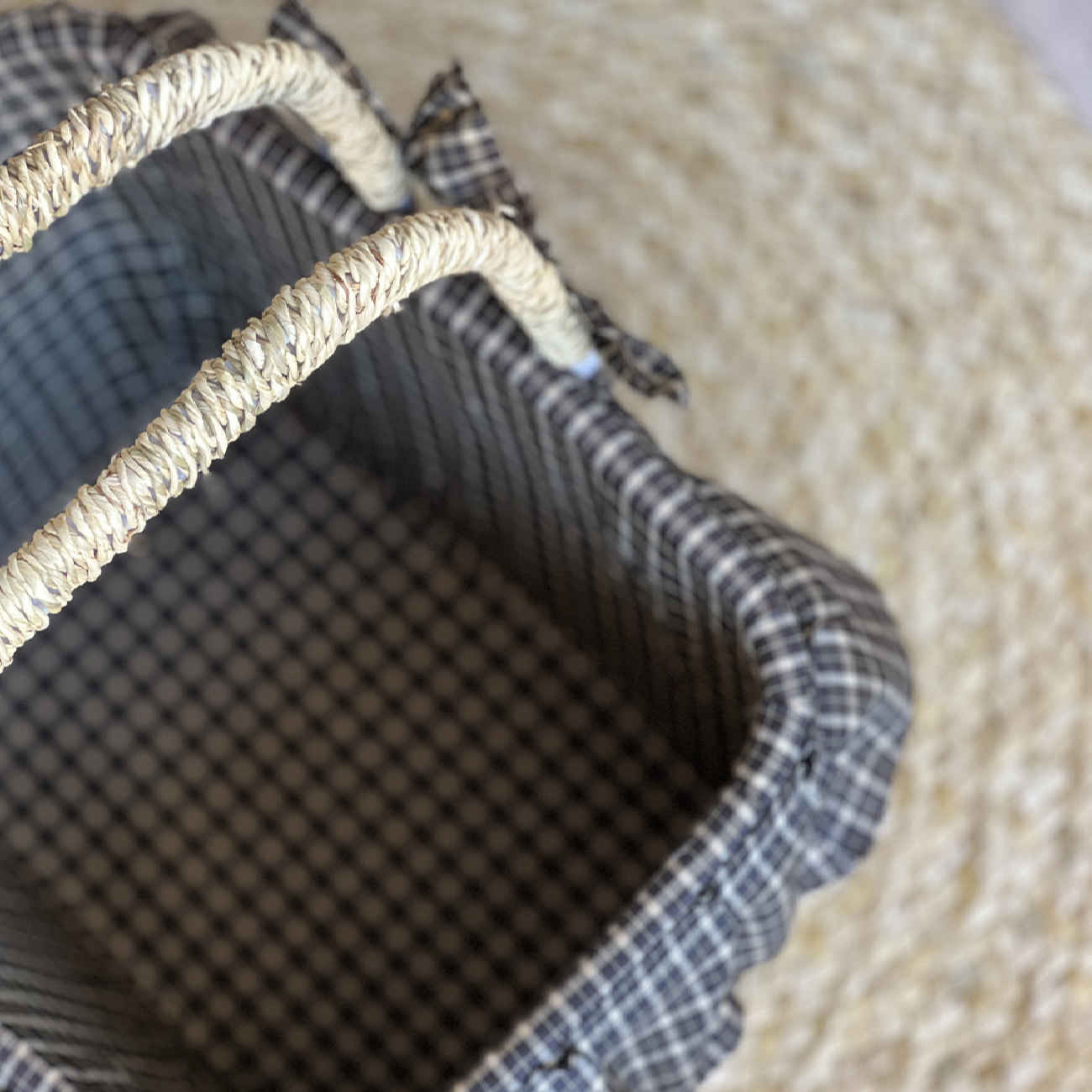 Panier de rangement en feuille de palmier tissé à la main persan avec couvercle rond