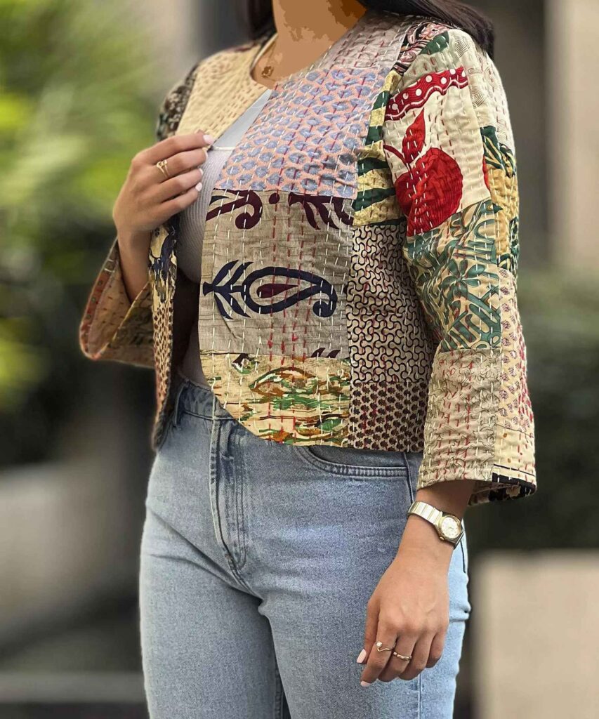 Manteau court brodé pour femme d’inspiration persane