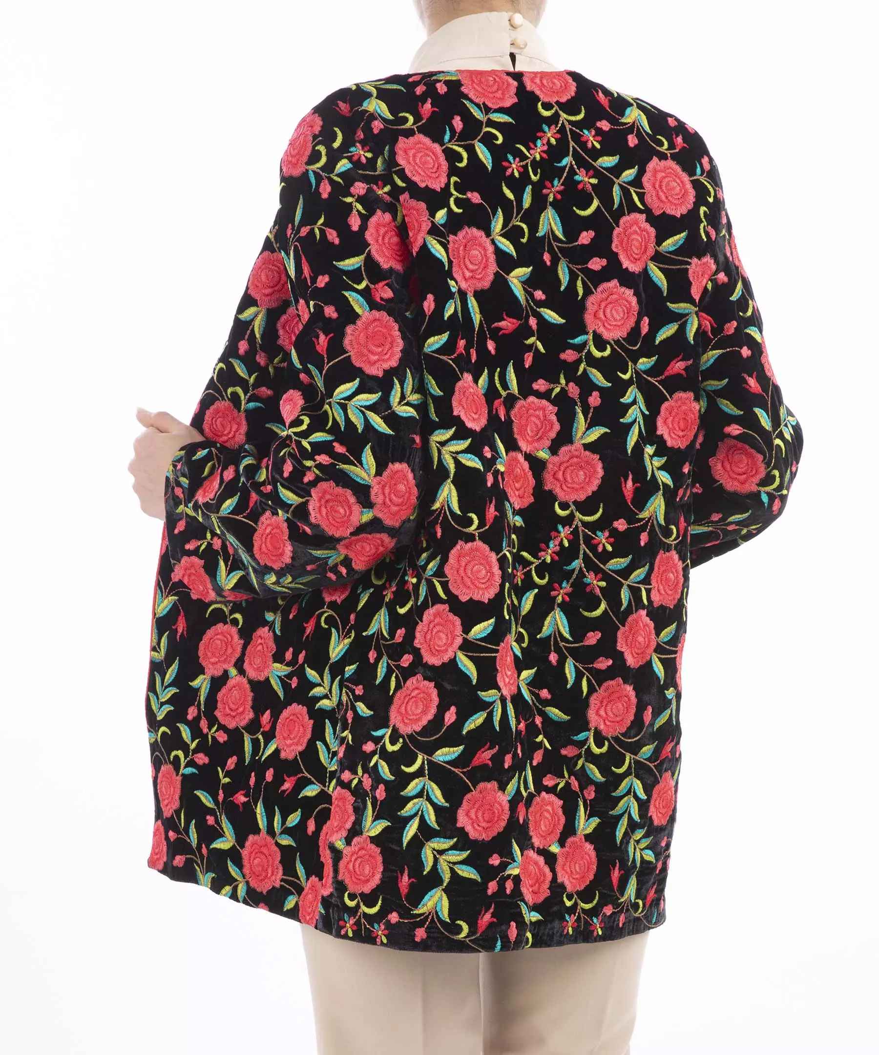 Manteau brodé pour femme au motif floral d’inspiration persane