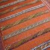 Tapis Kilim en laine persane tissé à la main traditionnellement rayé