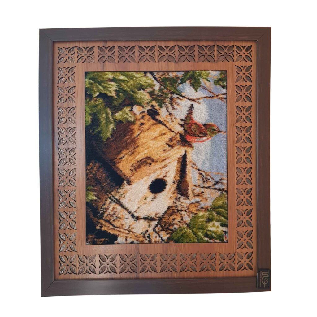 Tapis persan figuratif noué à la main représentant un nid d’oiseau