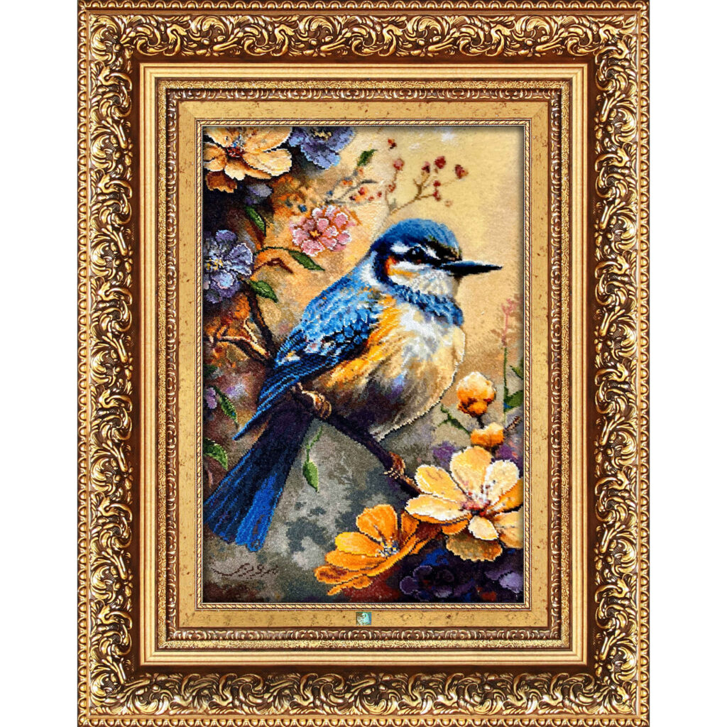 Tapis persan figuratif noué à la main de Tabriz représentant un oiseau et des fleurs