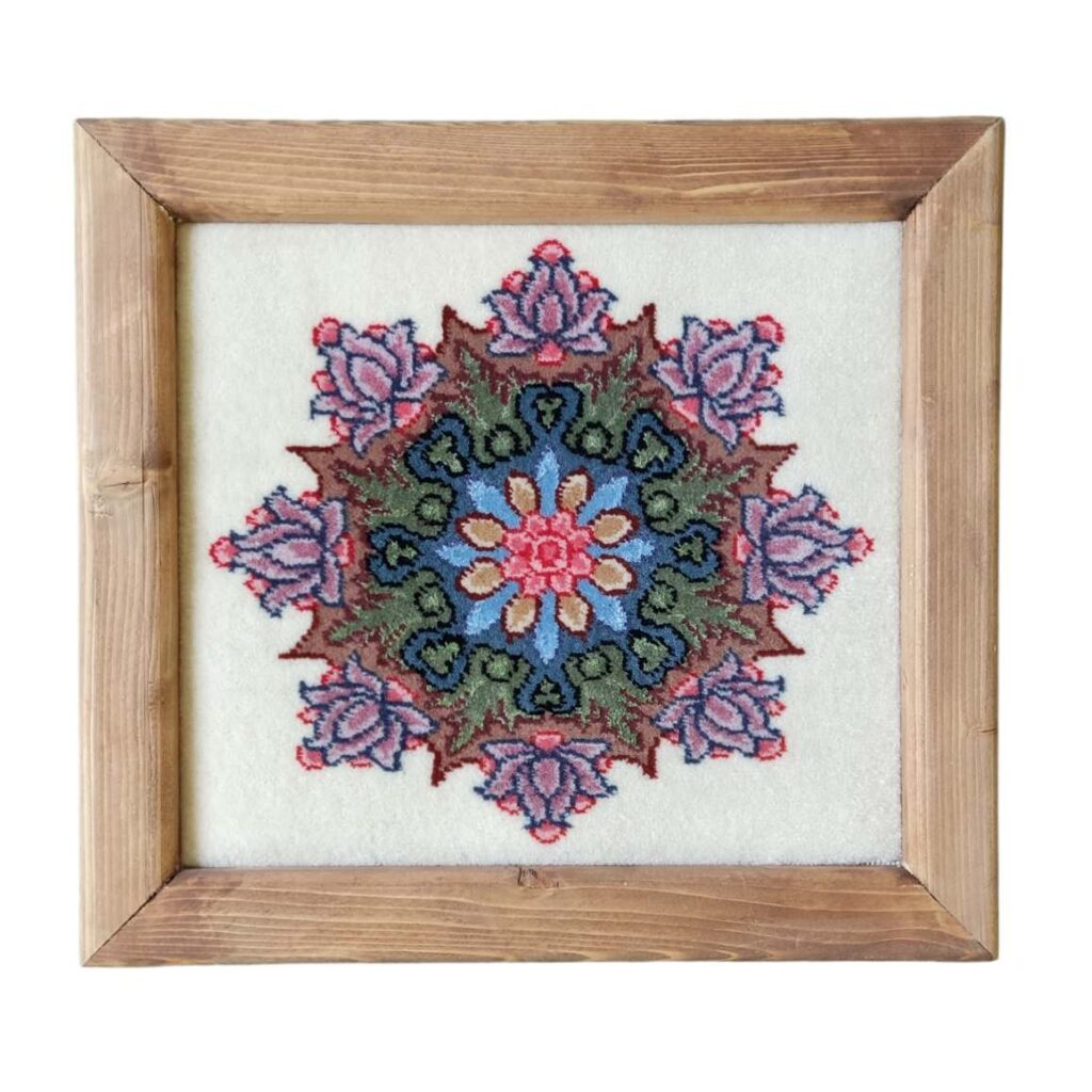 Tapis mural persan fait main de Tabriz représentant le Lachak