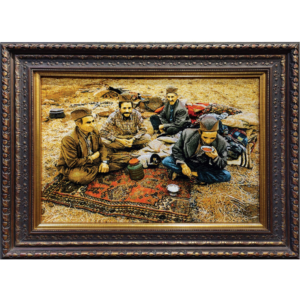 Tapis persan figuratif noué à la main de Tabriz représentant des nomades