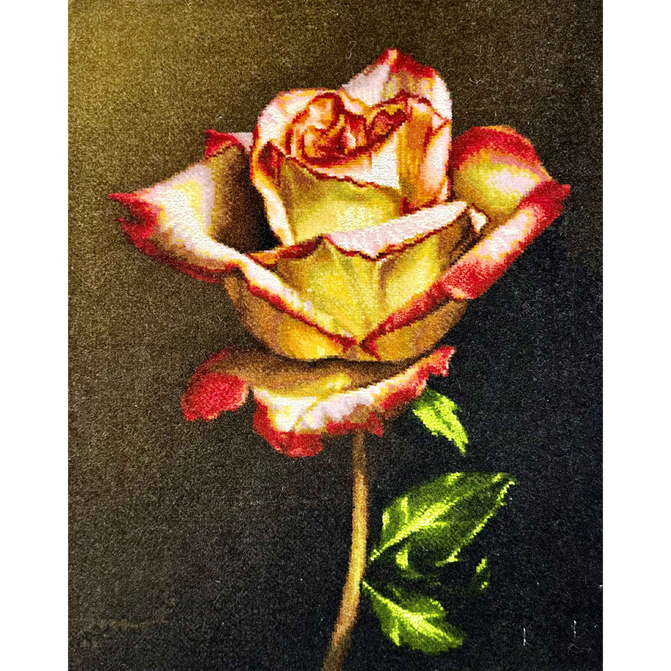 Tapis persan figuratif noué à la main de Tabriz représentant une rose