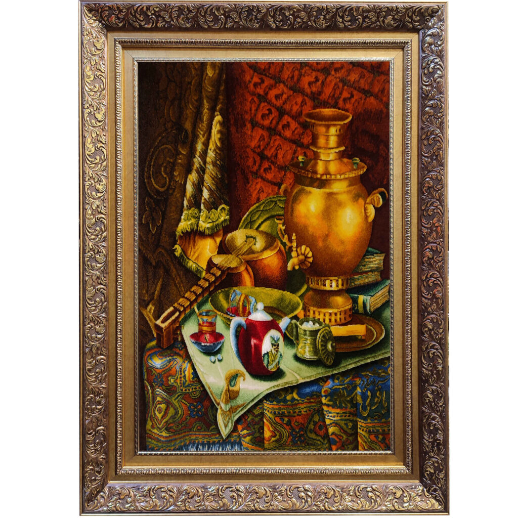 Tapis persan figuratif noué à la main de Tabriz représentant un samovar et du thé