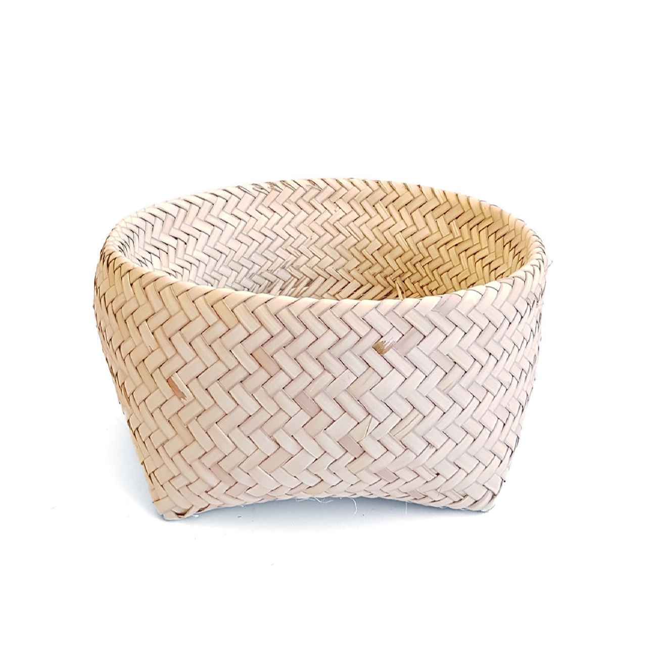 Panier en feuille de palmier tissé à la main persan modèle Roya