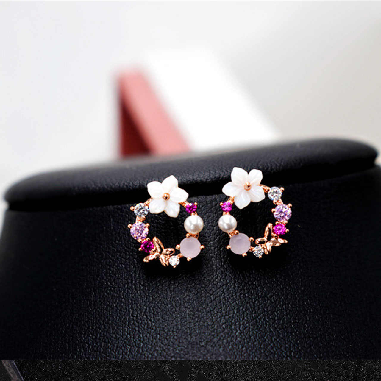 Boucles d’oreilles puces pour femmes design floral