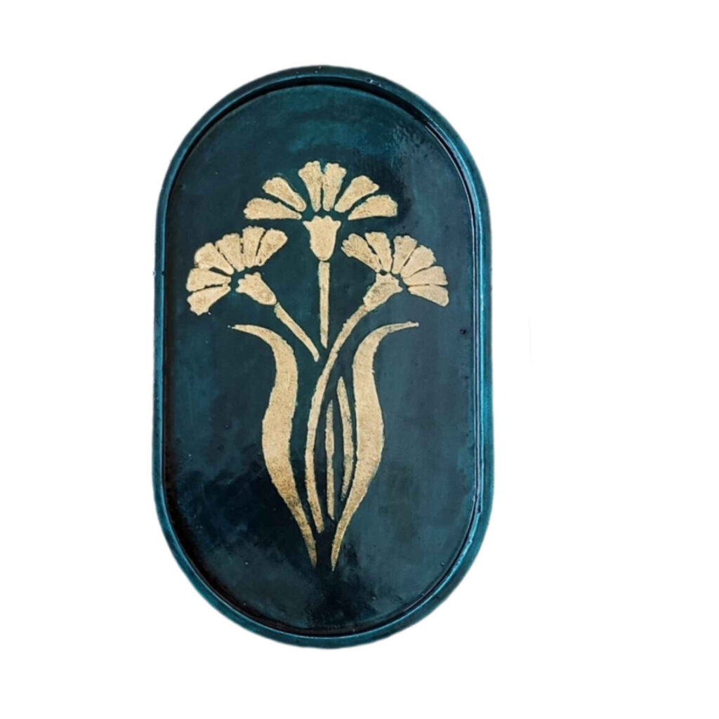 Plateau de service artistique en béton avec motif floral