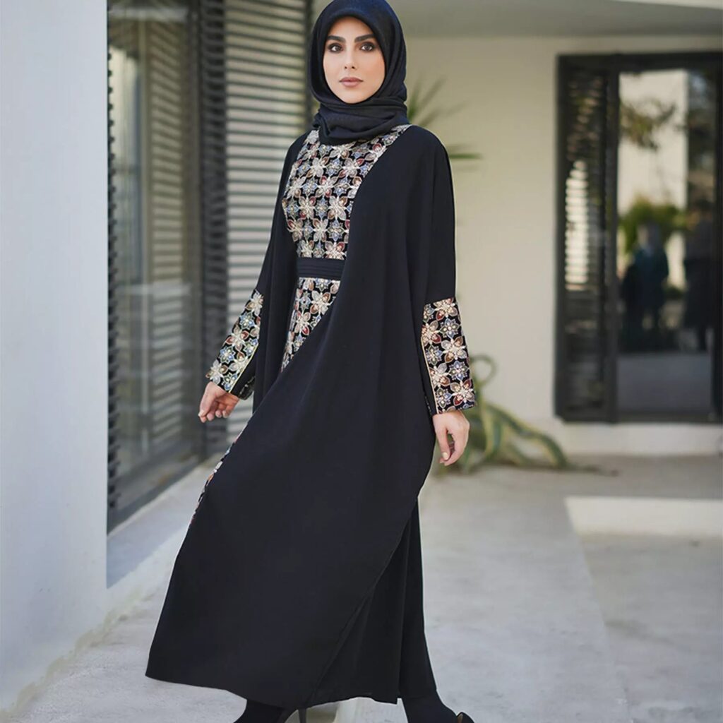 Abaya noire pour femmes avec design floral, modèle Noura