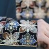 Abaya noire pour femmes avec design floral, modèle Noura