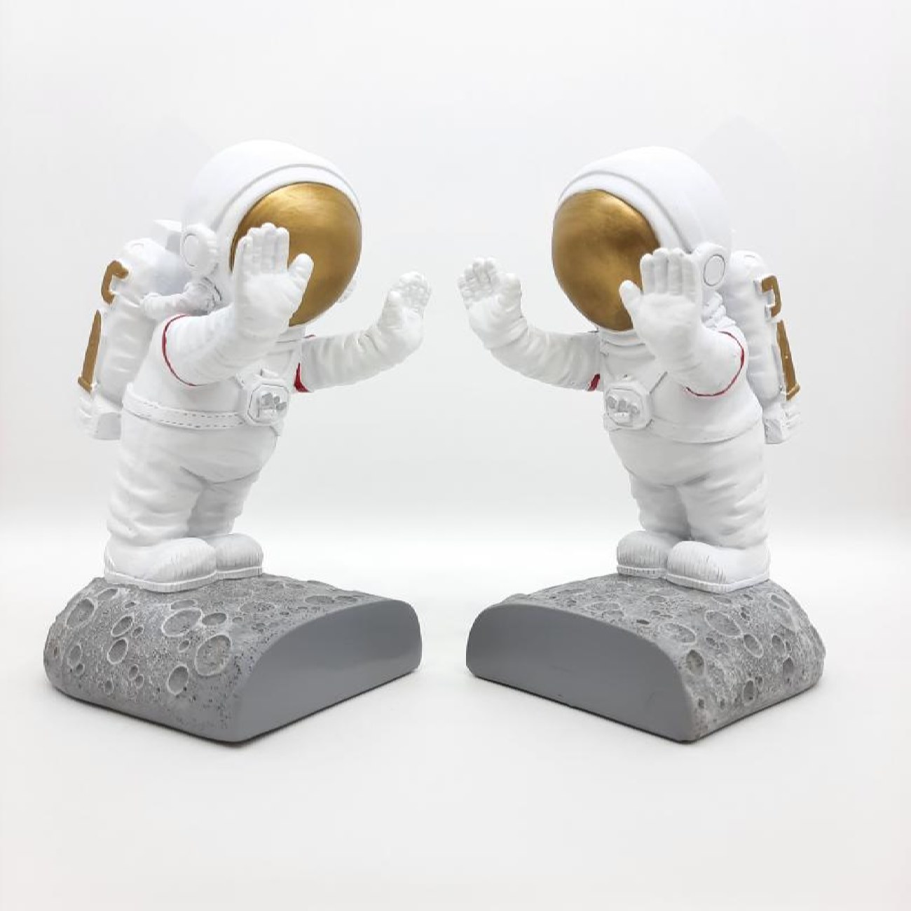 Serre-livres sculpture en polyester design astronaute – ludique pour espaces jeunes