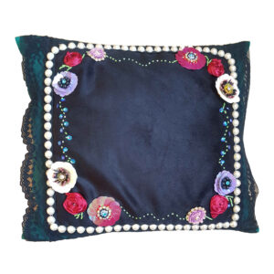 Housse de Coussin Brodée – Design Bijoux au Crochet Fait Main