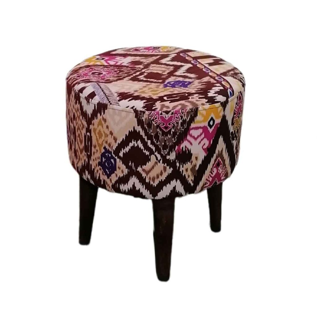 Pouf rond avec pieds en bois inspiré de l'art persan