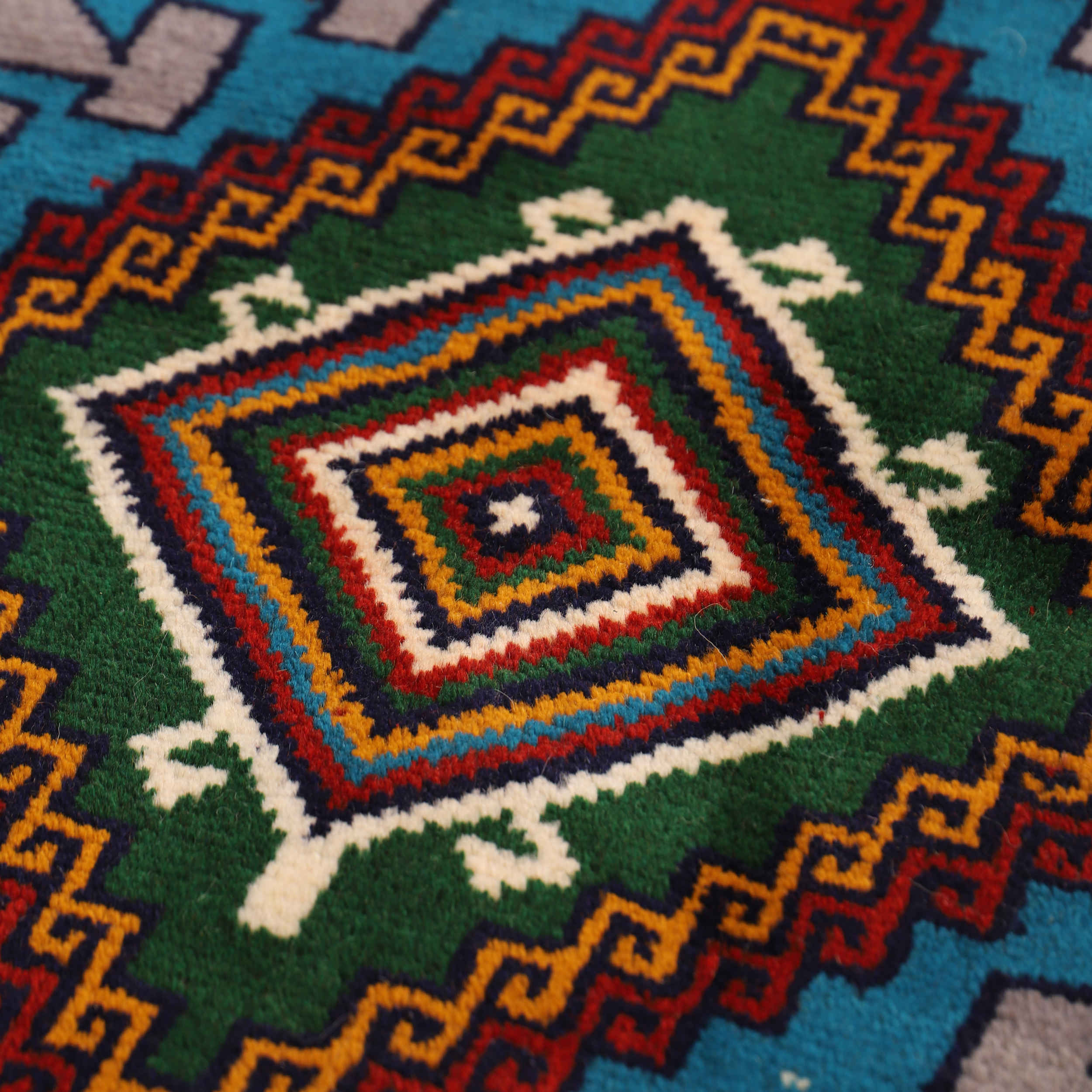 Tapis persan tribal authentique avec laine noué à la main à Khorasan