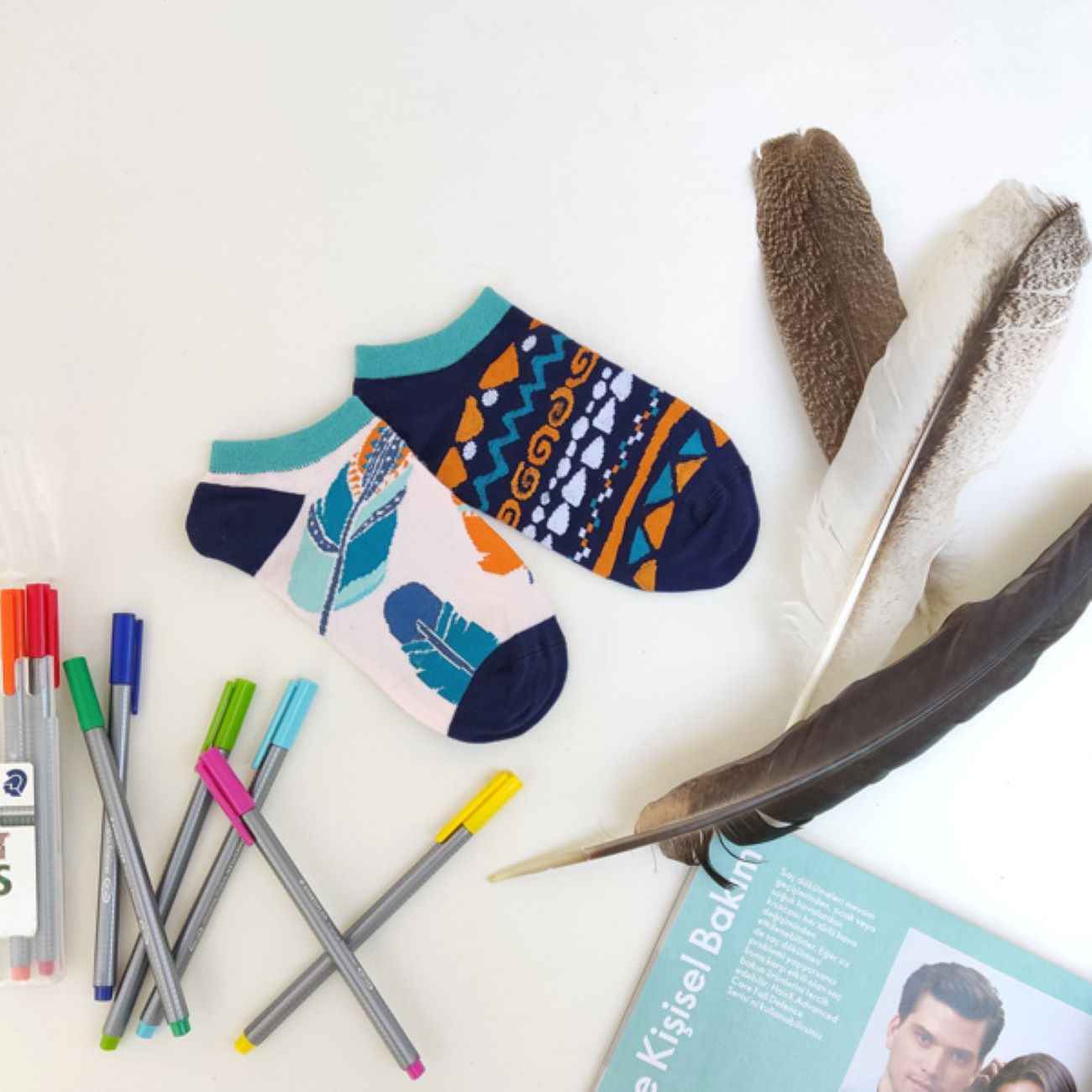 Chaussettes iraniennes pour femmes avec design de plume