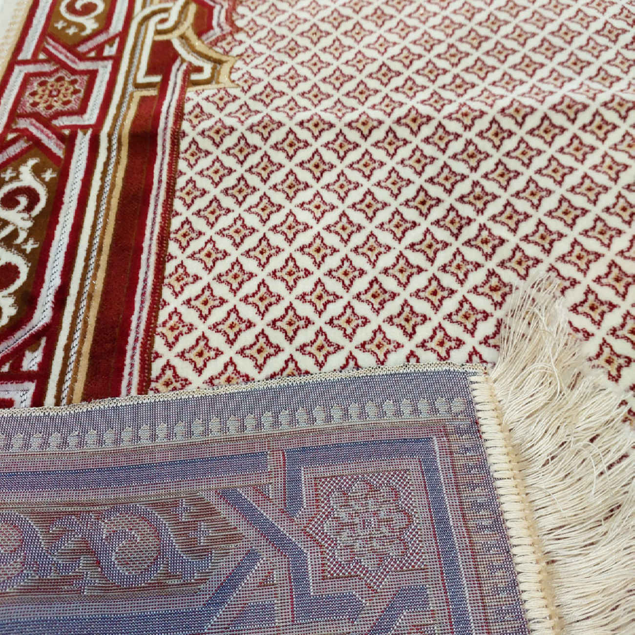 Tapis de prière islamique rembourré Sajadah design Mihrab