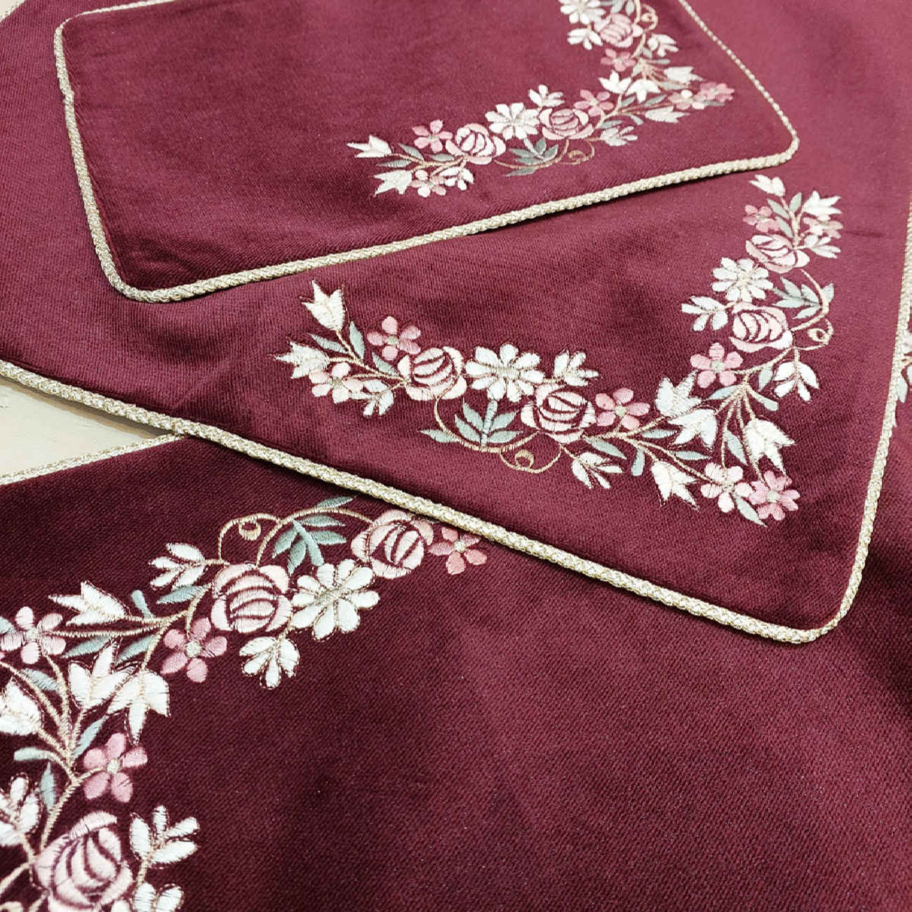 Tapis de Prière Islamique Fin en Velours avec Motif Floral