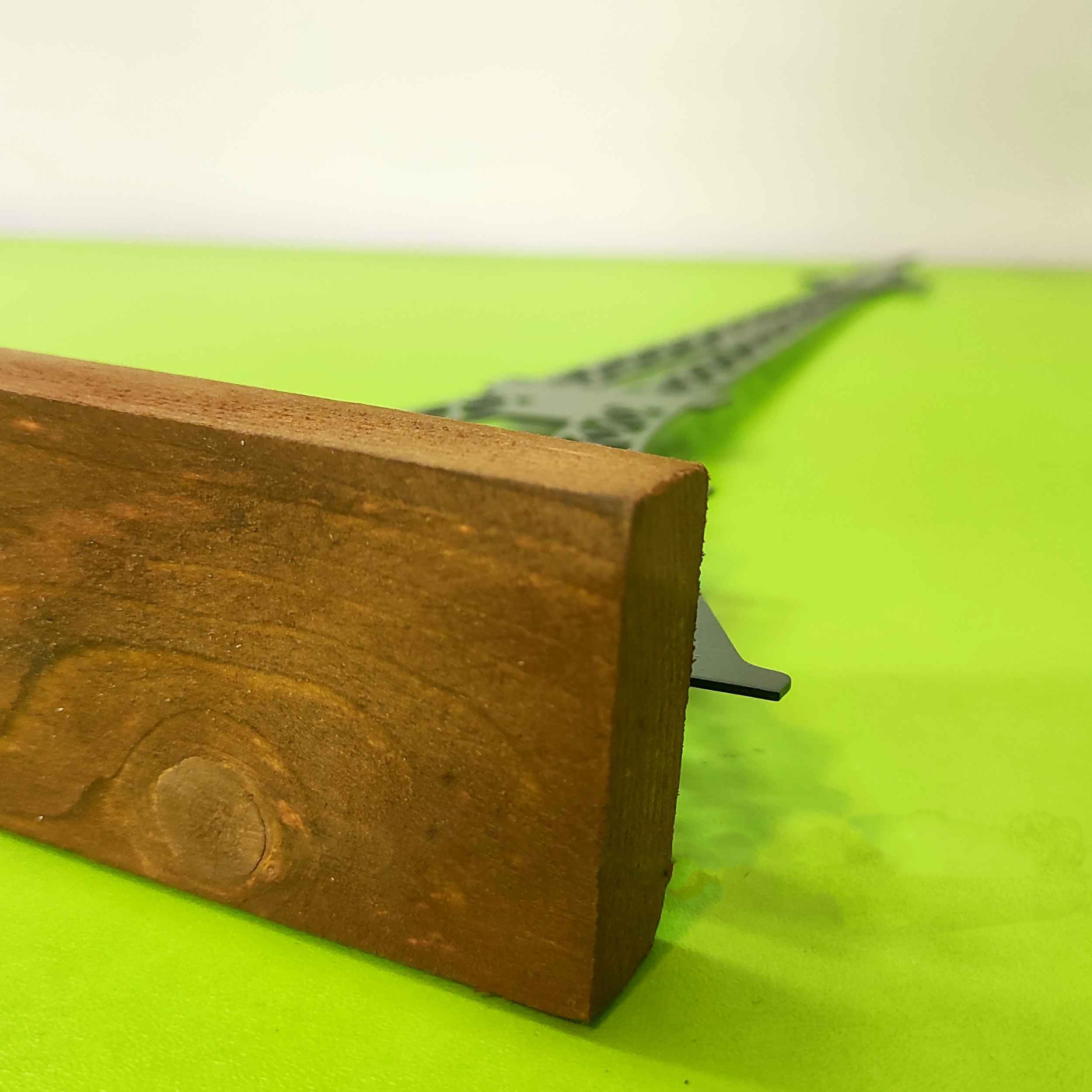 Sculpture d’art figurine minimaliste en métal – Tour Eiffel