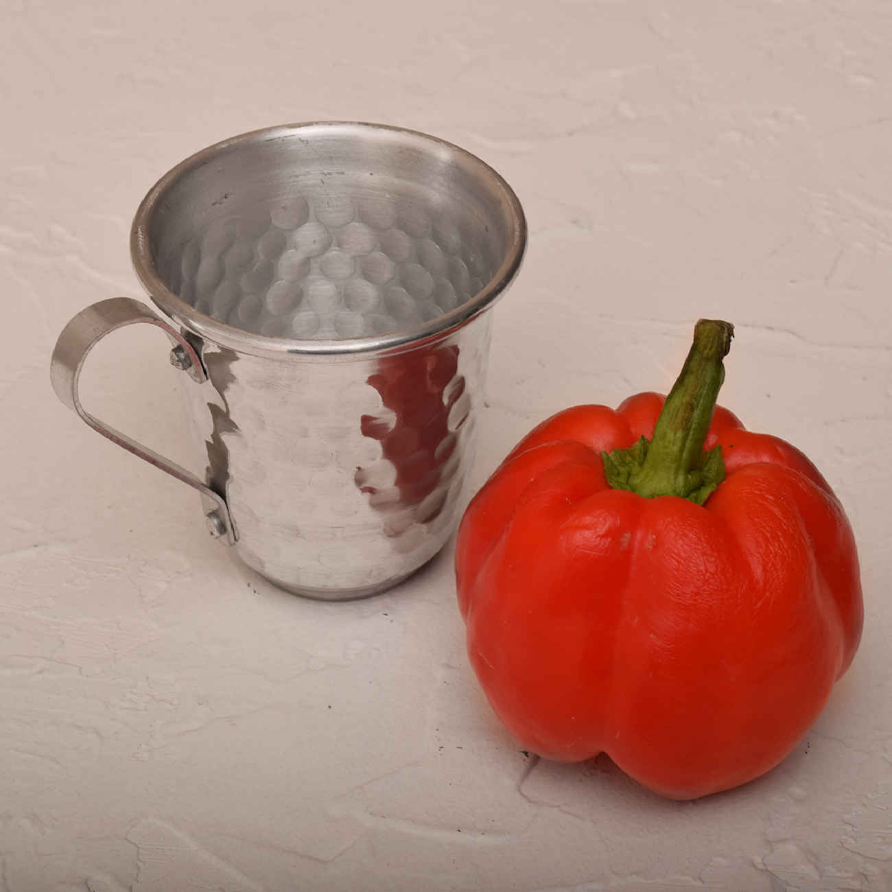 Tasse persane en cuivre – Fabriquée à la main avec anse pour boissons froides – Martelée Couleur Argent