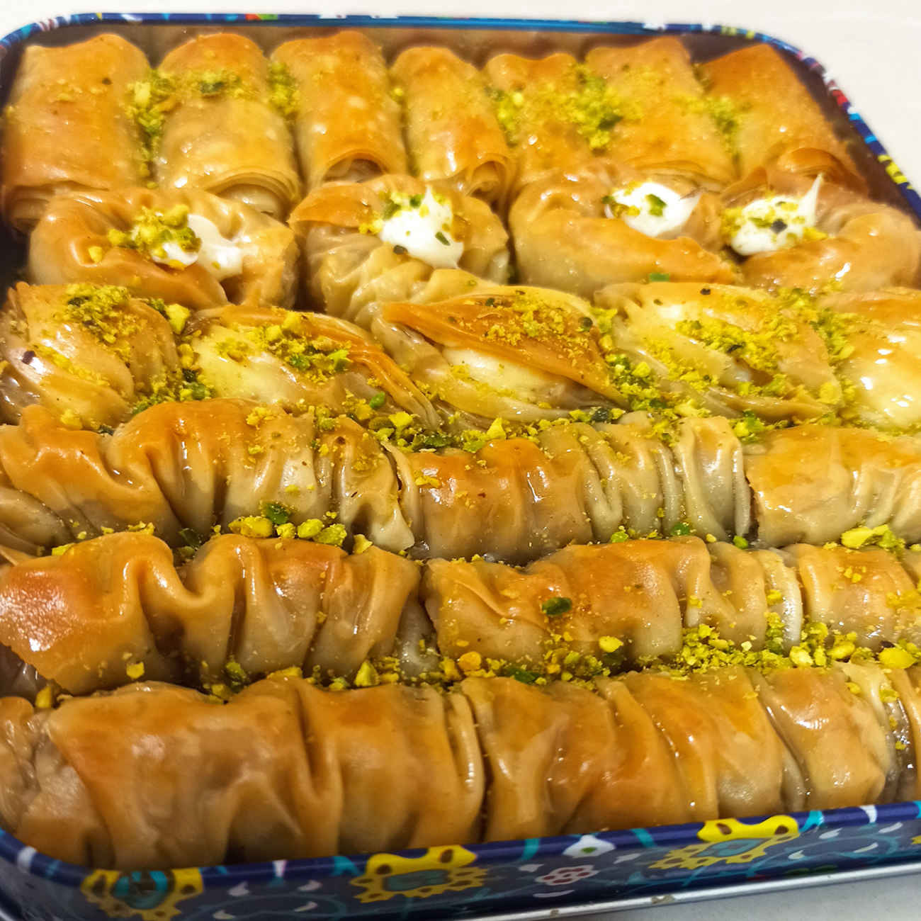 Pâtisserie Persane – Baklava de noix et pistaches mélangées 650g