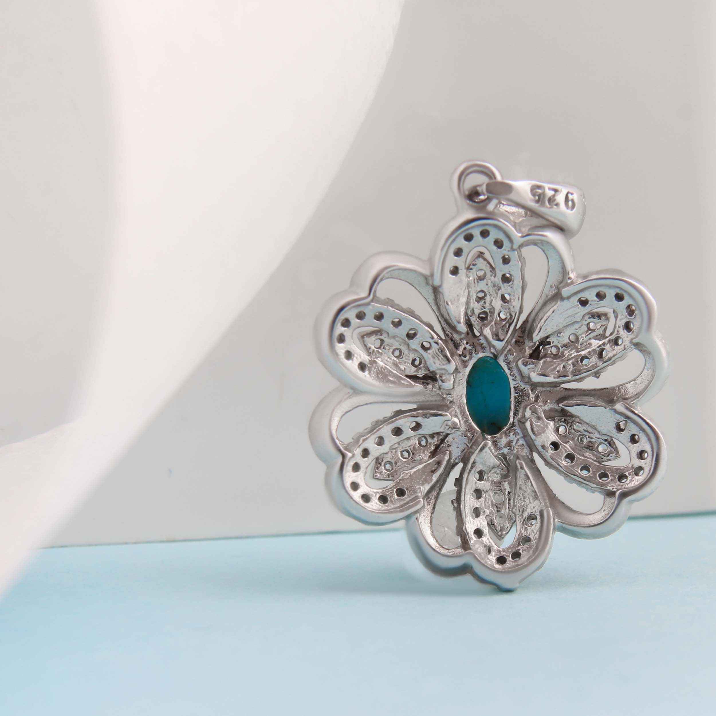 Pendentif en argent persan classique avec Turquoise Neyshabur