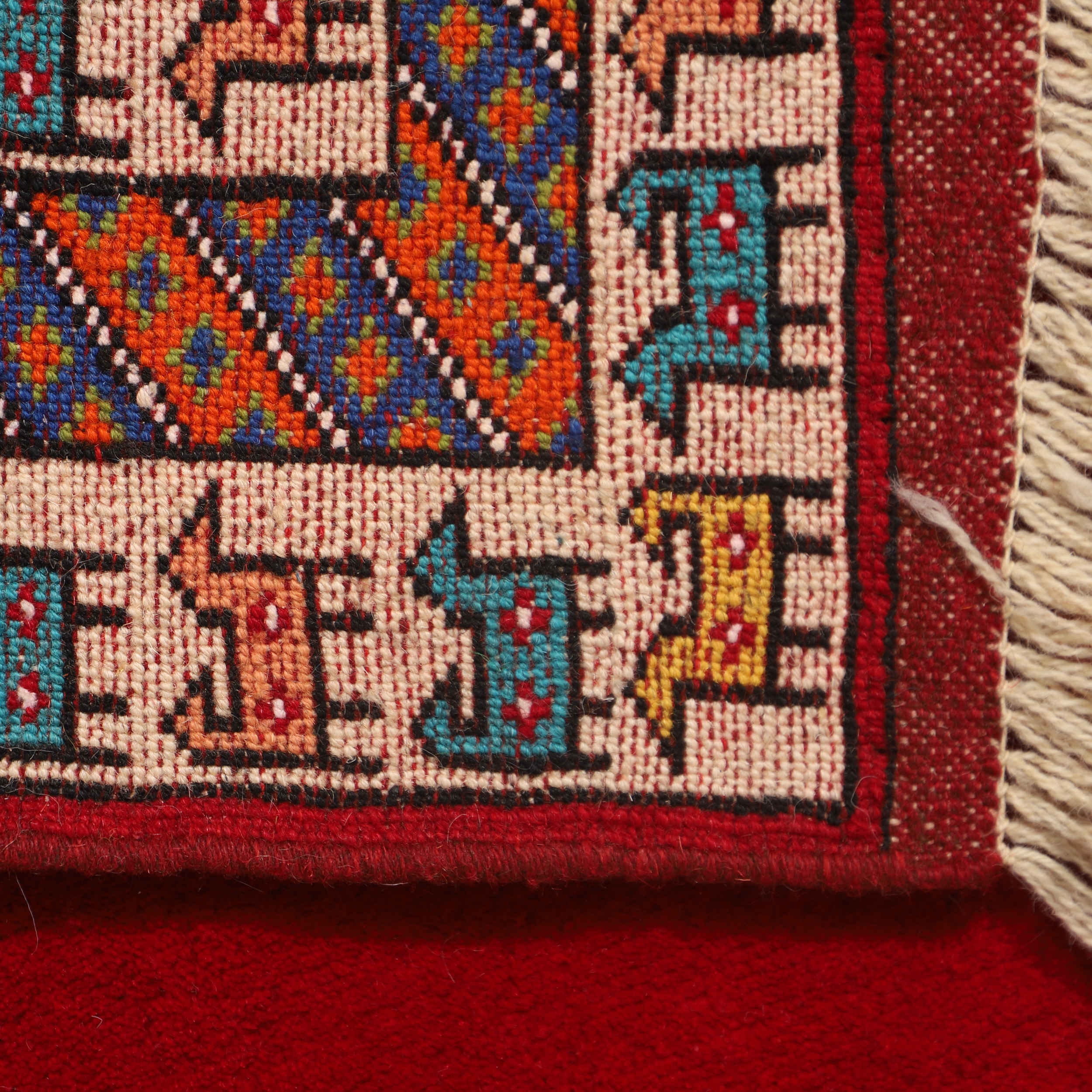 Tapis persan en laine noué à la main à Khorasan motifs animaliers