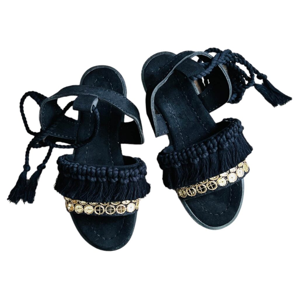 Sandales Plates Slingback Noires avec Design Boho faites à la main