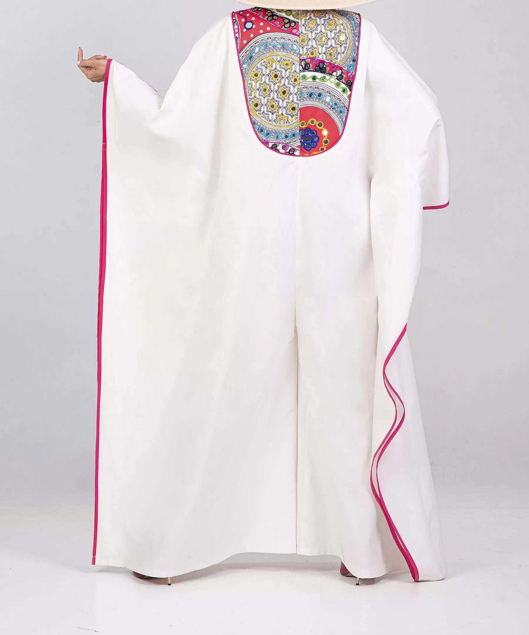 Abaya pour femmes avec design brodé, vêtement quotidien