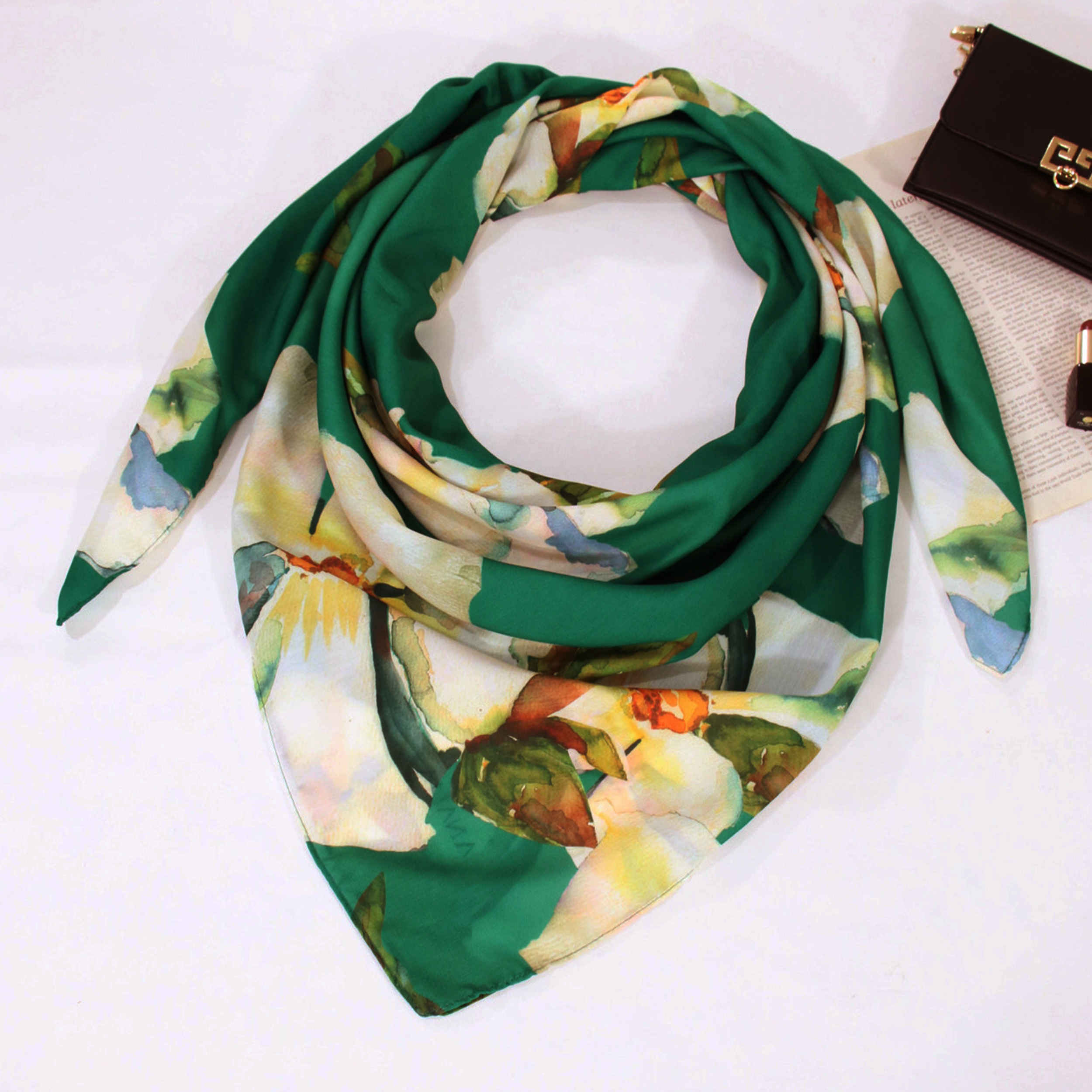 Foulard en coton pour femme – motif floral vert