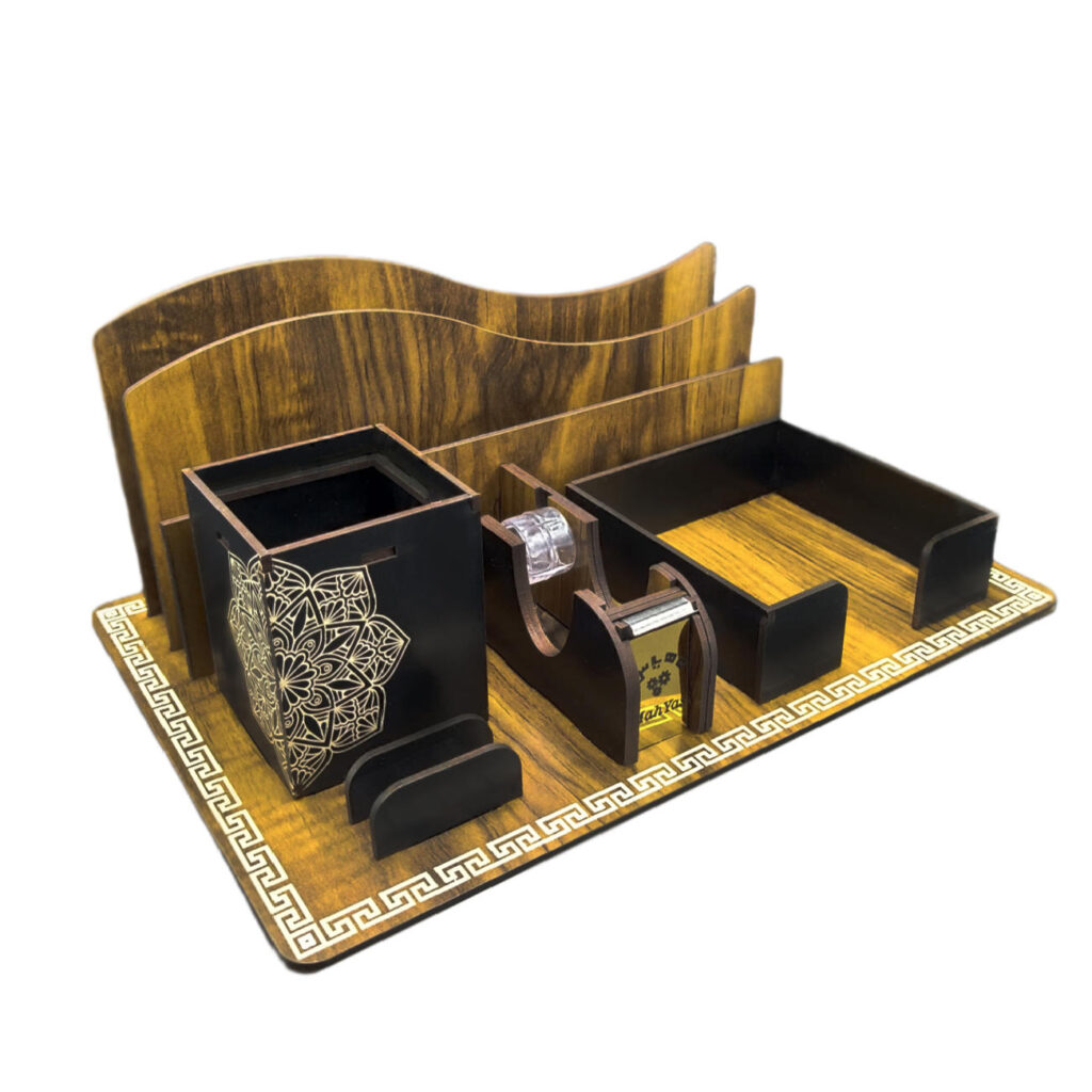 Organiseur de bureau en bois avec design géométrique