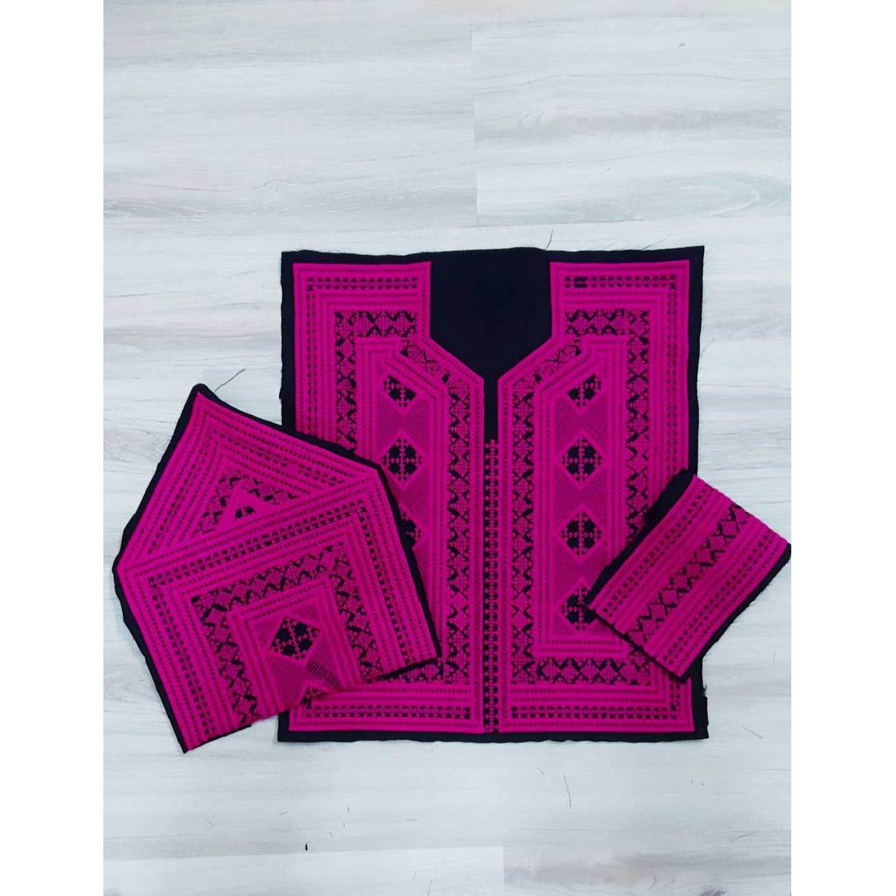 Ensemble de 4 panneaux de robe brodés Balochi faits à la main