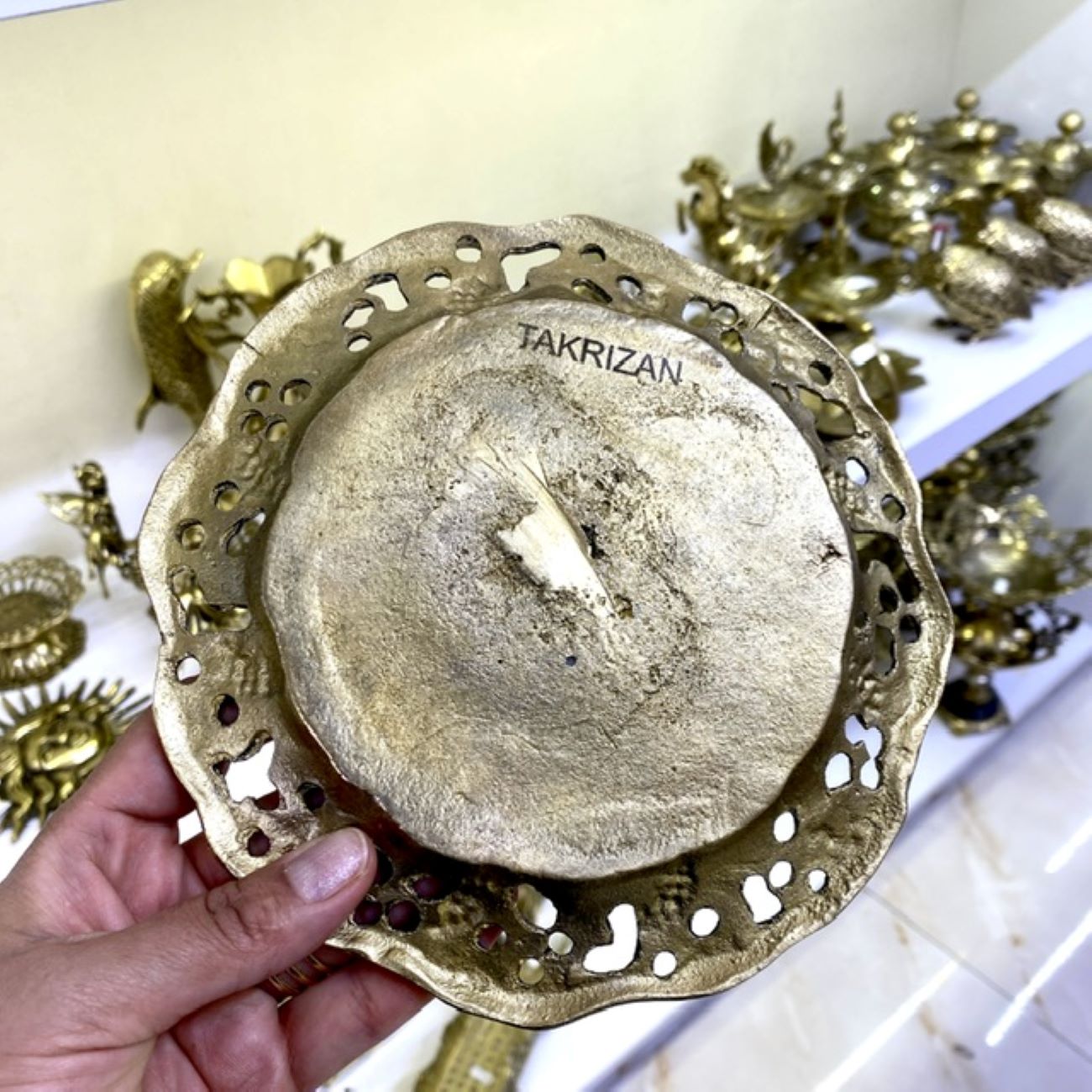 Plaque décorative en laiton avec gravure Ghalamzani en motif de raisins