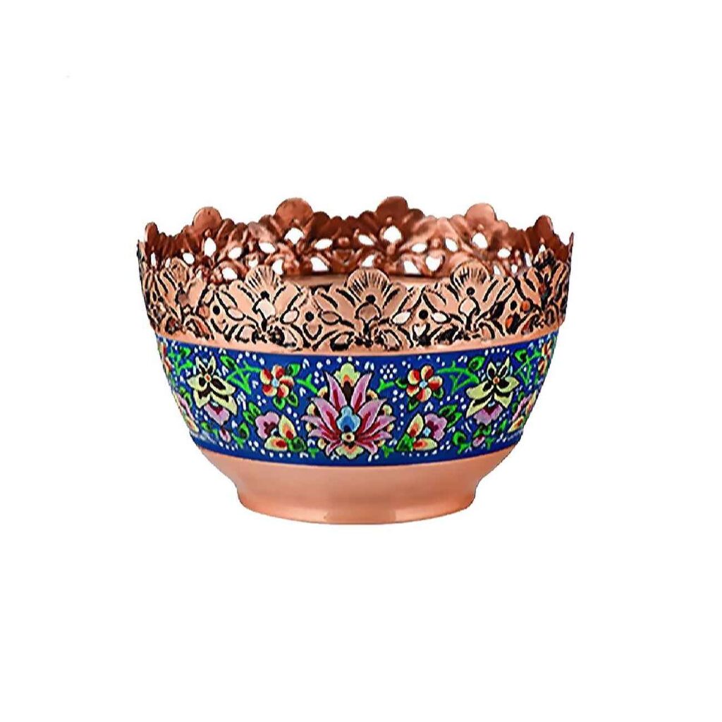 Bol décoratif en cuivre avec design inspiré de la Perse, élégance artisanale