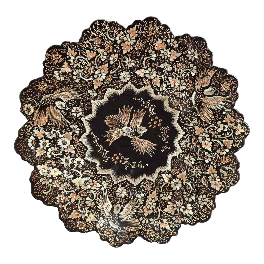 Plat décoratif en cuivre gravé persan – Design Gol o Morgh