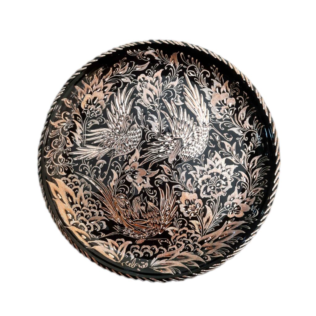 Plat décoratif en cuivre avec design Gol o Morgh inspiré de la Perse
