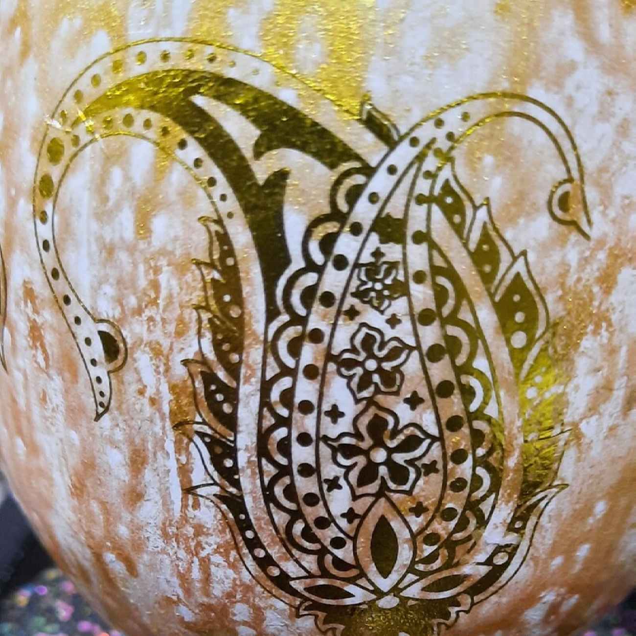 Œuf d’autruche décoratif persan peint à la main – Boteh (motif paisley)