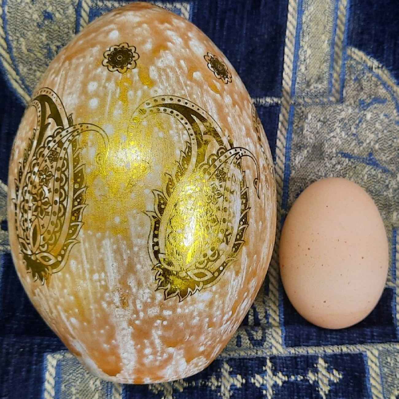Œuf d'autruche décoratif persan peint à la main – Boteh (motif paisley)