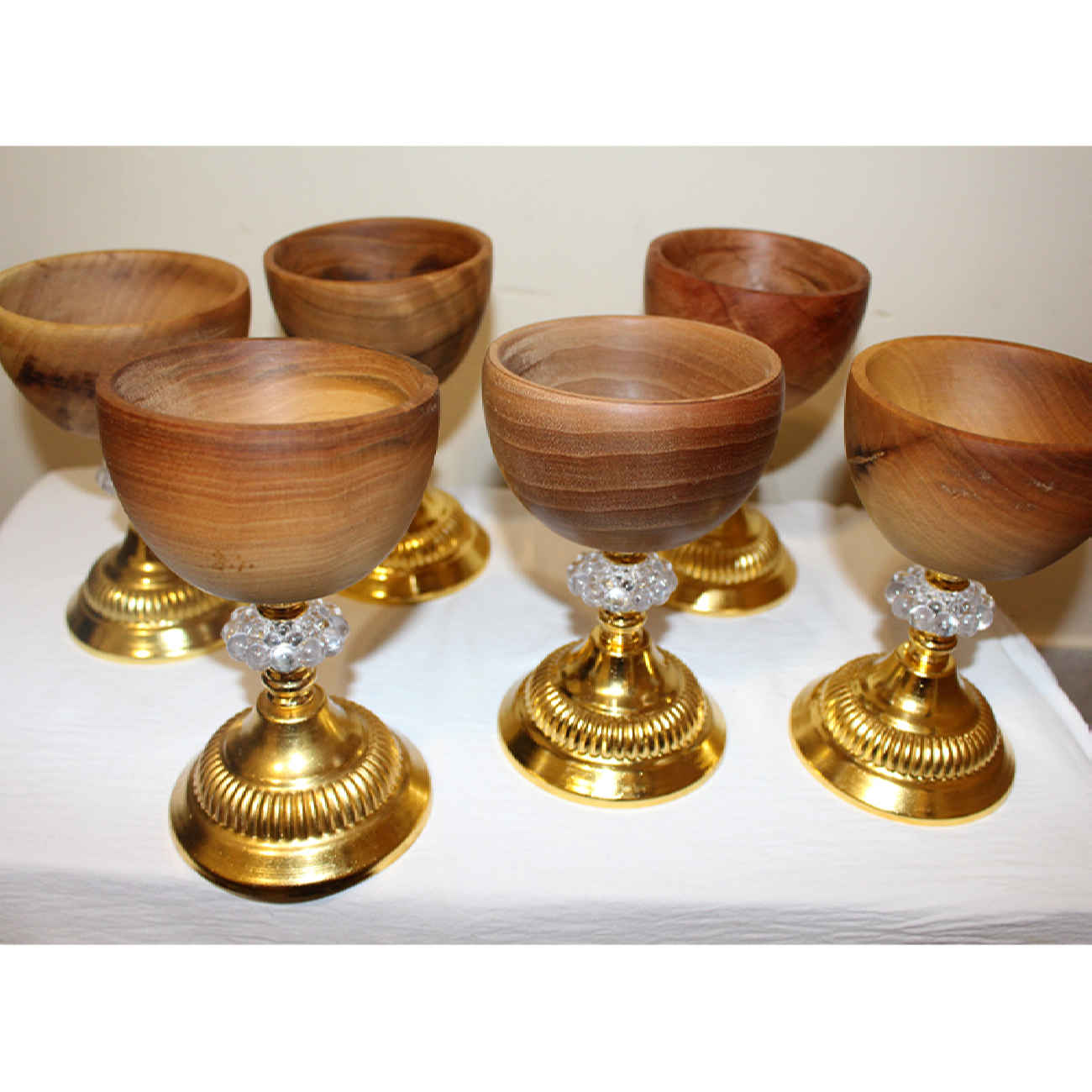 Bol décoratif en bois sur pied en bois de noyer fait main avec élégance