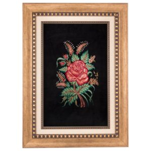 Tapis persan figuratif noué à la main de Qom représentant une rose