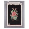 Tapis persan figuratif noué à la main de Qom représentant une rose